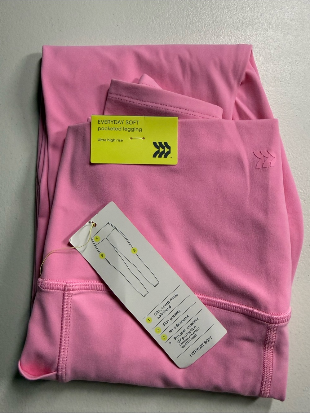 NWT All in Motion Everyday Soft Pink Pocket Leggings M